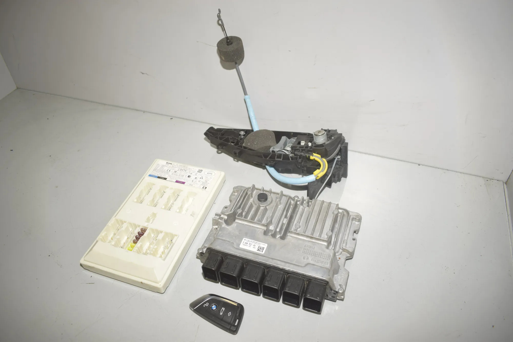 Engine Ignition ECU Set – OEM 5A3FFB7 · BMW 3 Touring (G21) (2019 - -) 318 d 2021 – 3