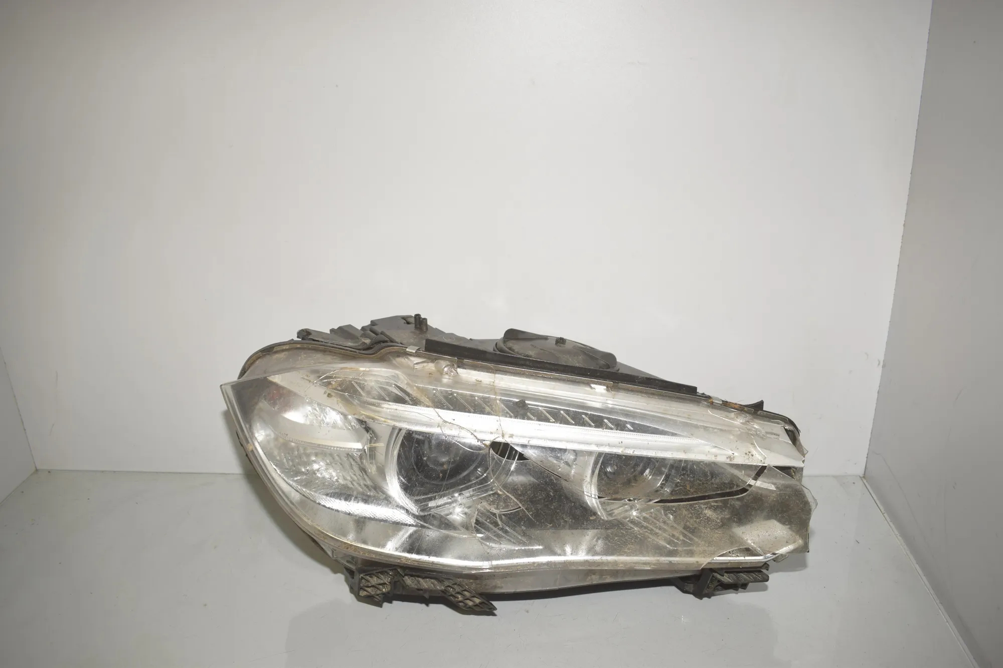 Front Right Headlight – OEM 7317102 · BMW X5 (F15, F85) xDrive 30 d 2015