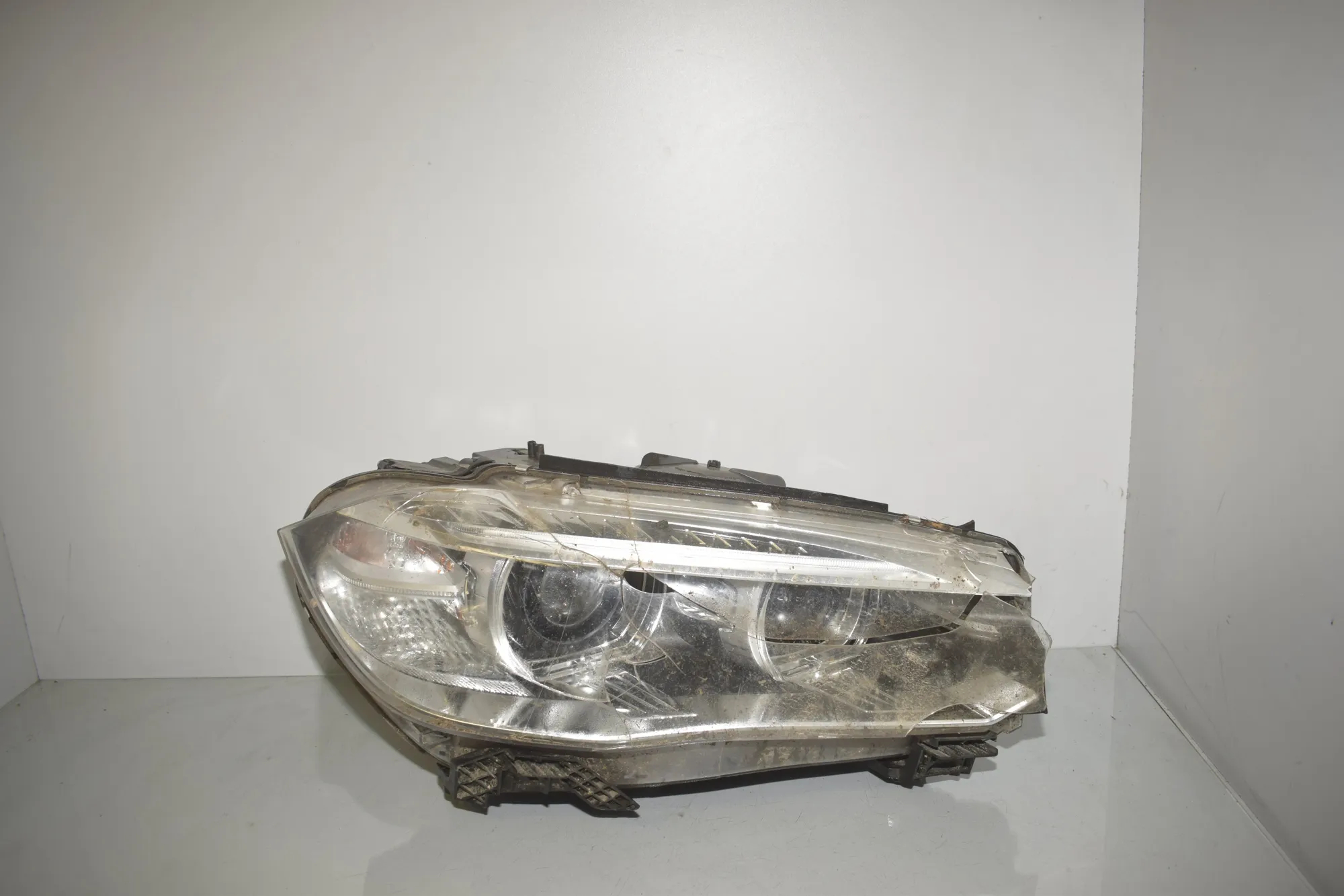 Front Right Headlight – OEM 7317102 · BMW X5 (F15, F85) xDrive 30 d 2015 – 2
