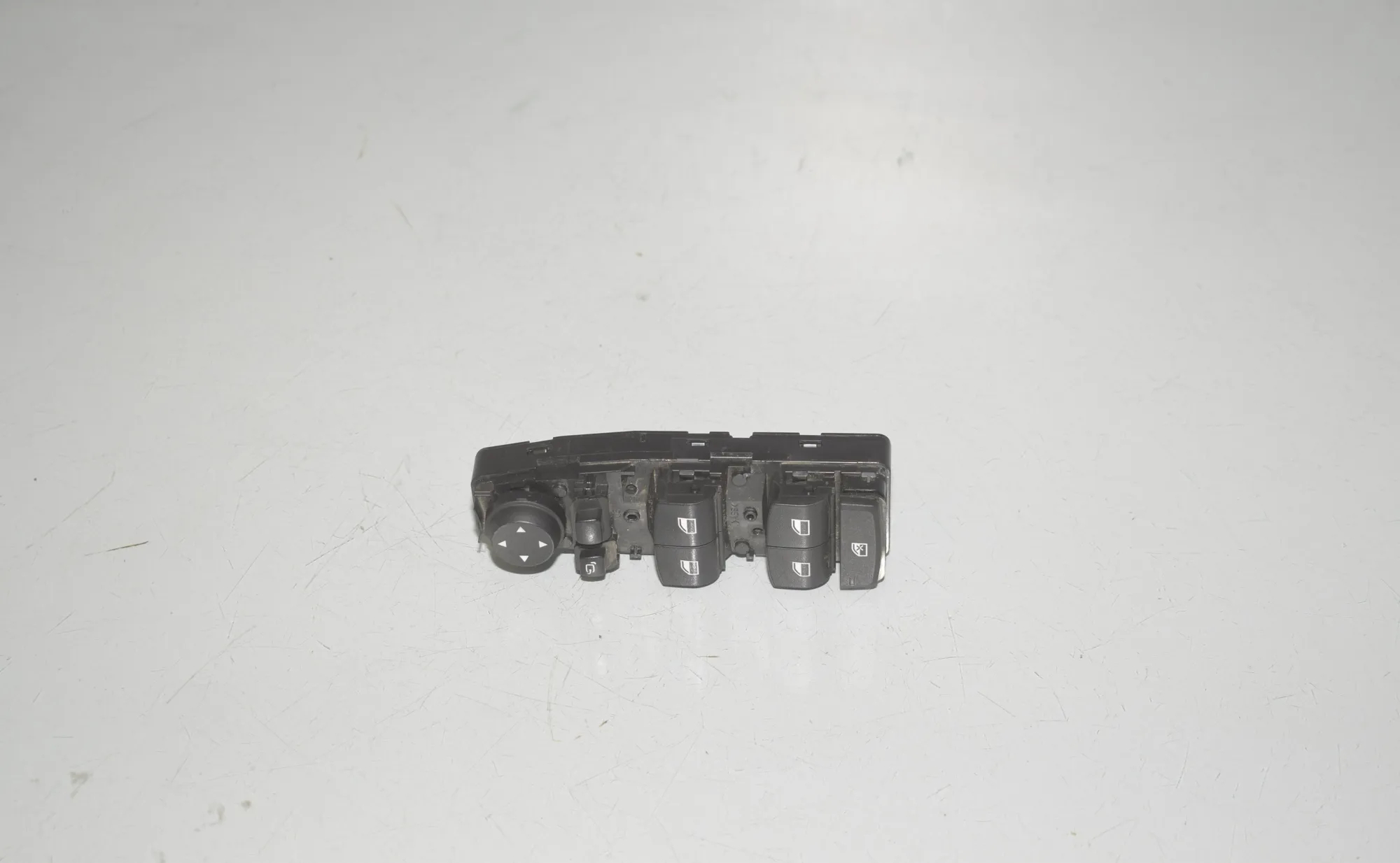 Front Left Door Window Switch – OEM 9362116 · BMW X5 (F15, F85) xDrive 30 d 2015 – 3