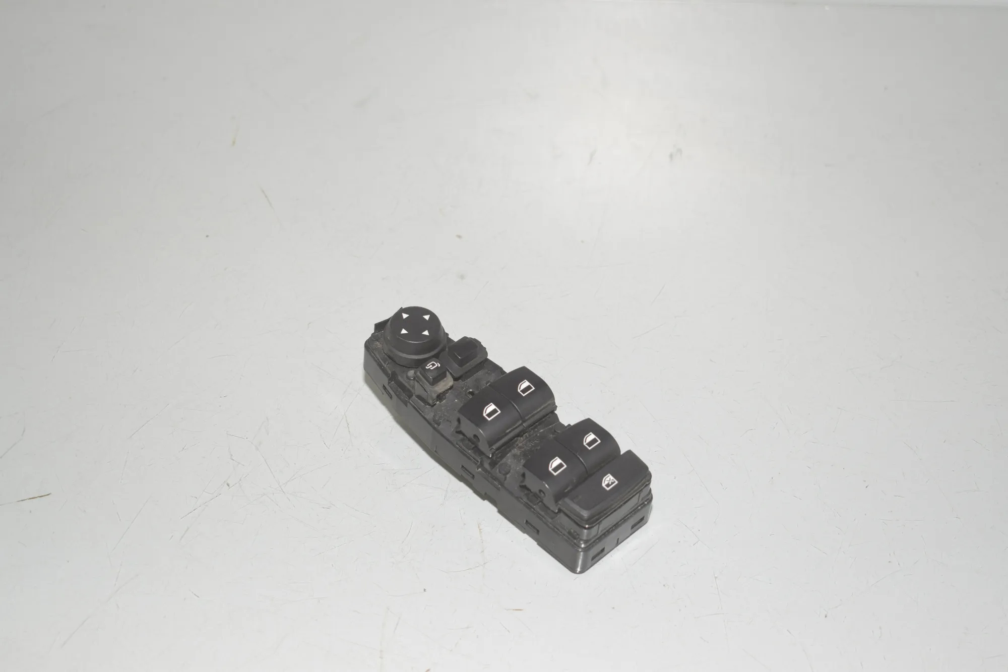 Front Left Door Window Switch – OEM 9362116 · BMW X5 (F15, F85) xDrive 30 d 2015 – 2