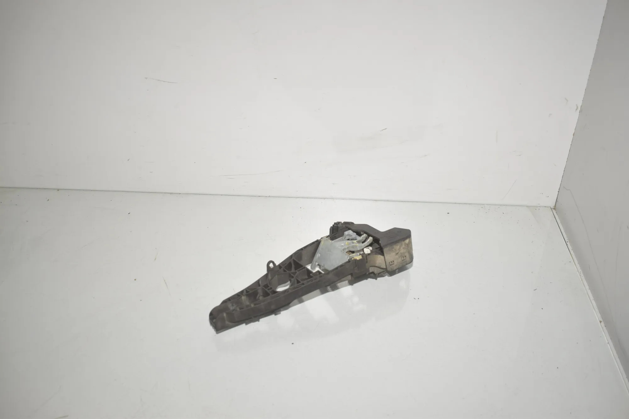 Rear Left Door Interior Handle Frame – OEM 7401210 · BMW X5 (F15, F85) xDrive 30 d 2015 – 3