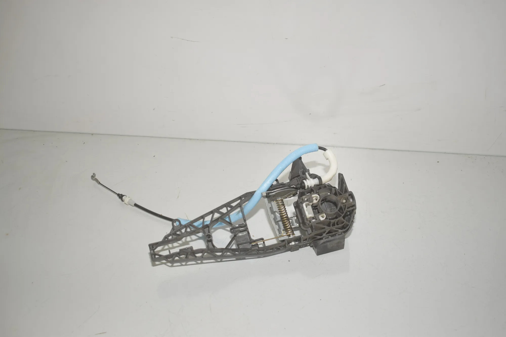 Front Right Door Interior Handle Frame – OEM 7304745 · BMW X5 (F15, F85) xDrive 30 d 2015