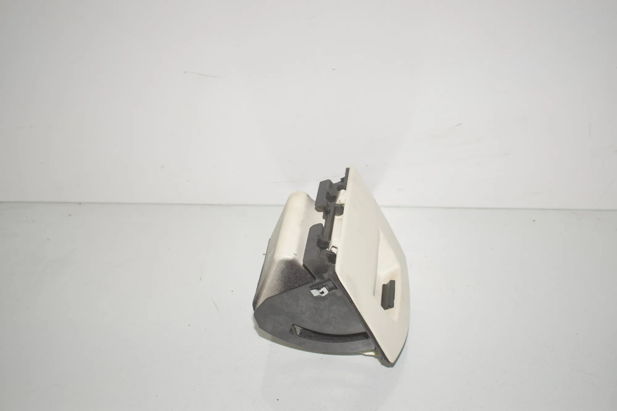 Glove Compartment – OEM 9288818 · BMW X5 (F15, F85) xDrive 30 d 2015 – 2