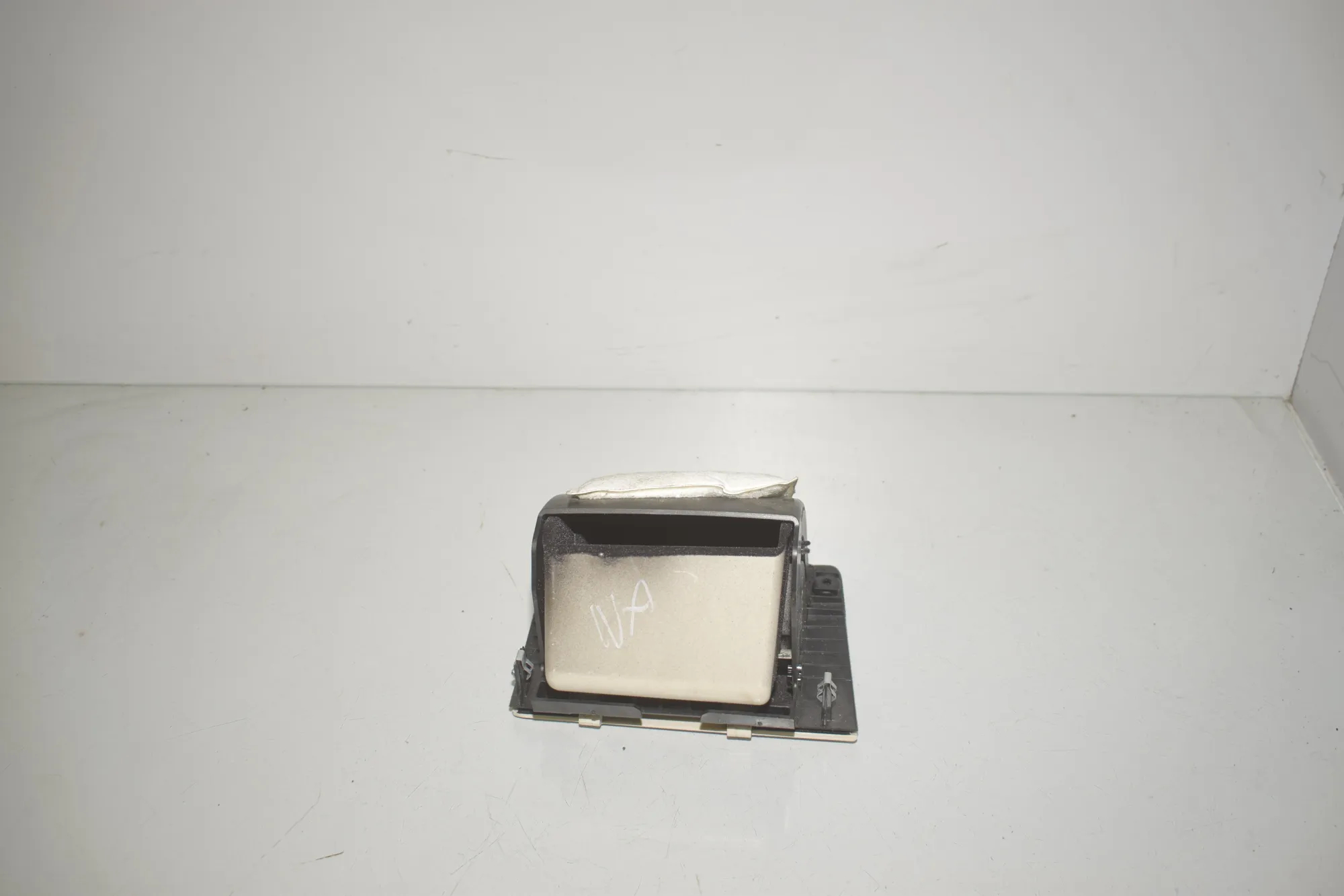 Glove Compartment – OEM 9288818 · BMW X5 (F15, F85) xDrive 30 d 2015 – 3