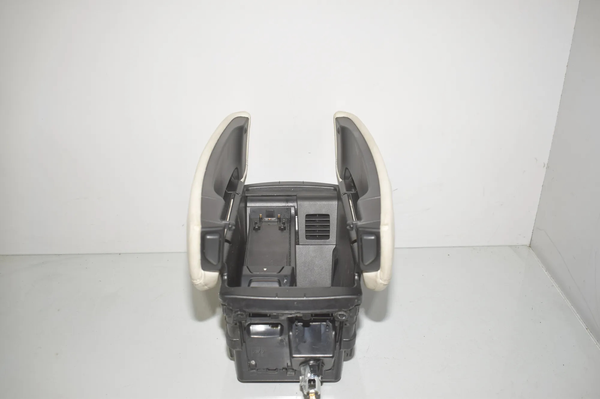Armrest – OEM 9251992 · BMW X5 (F15, F85) xDrive 30 d 2015 – 4