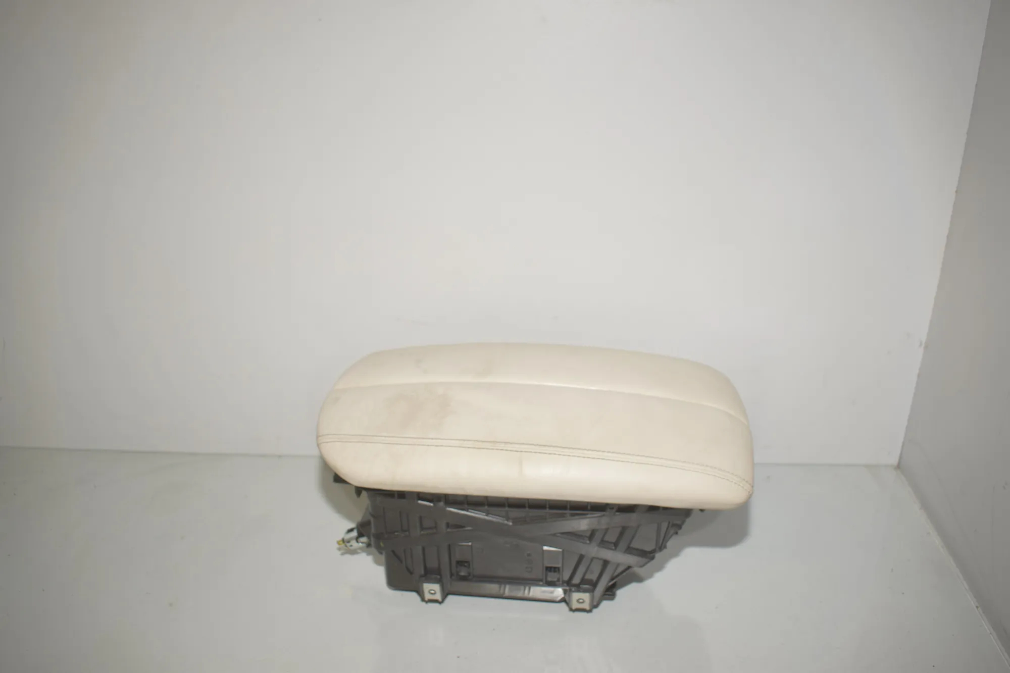 Armrest – OEM 9251992 · BMW X5 (F15, F85) xDrive 30 d 2015