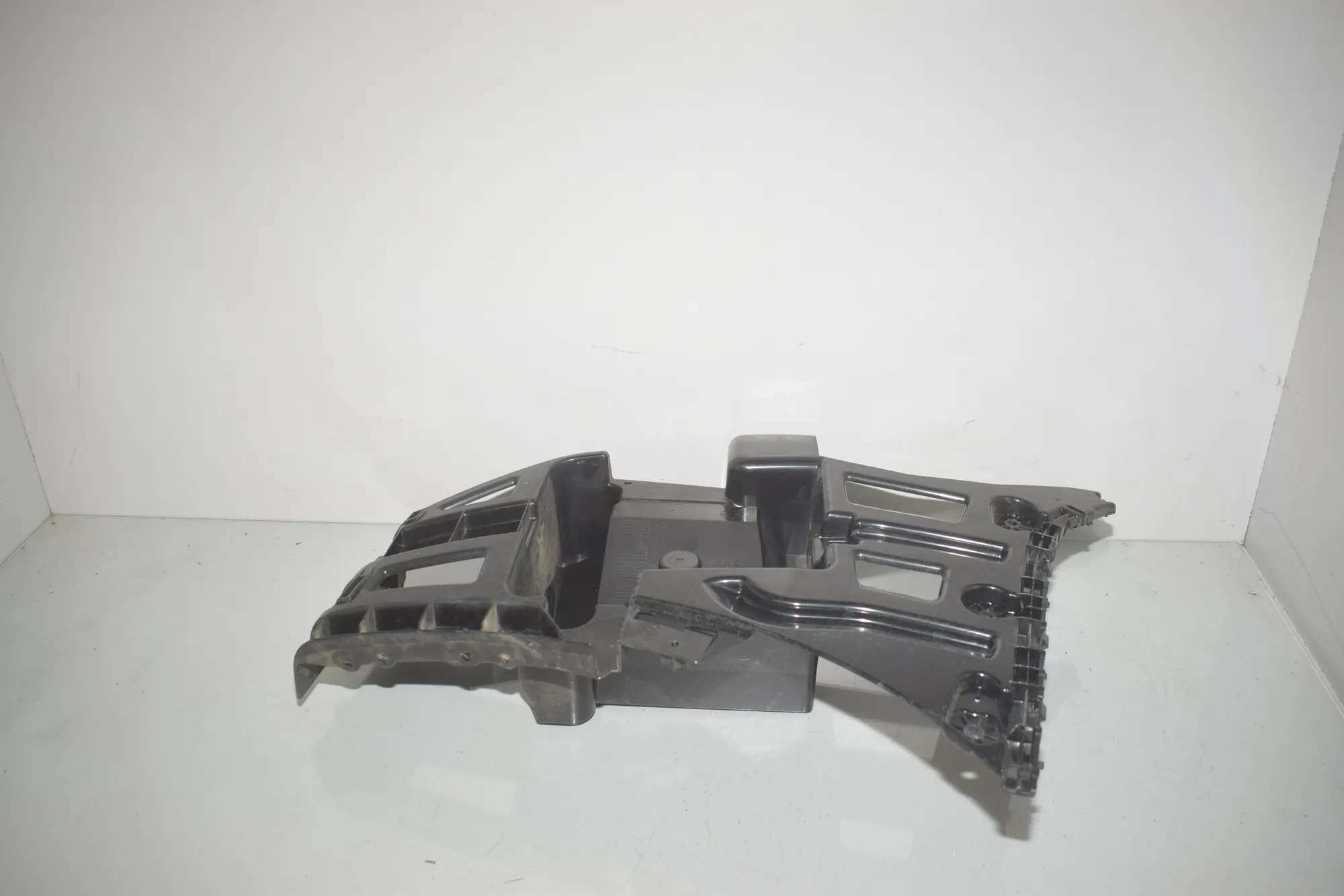 Rear Right Bumper Bracket – OEM 7332318 · BMW X1 (F48) xDrive 20 d 2016