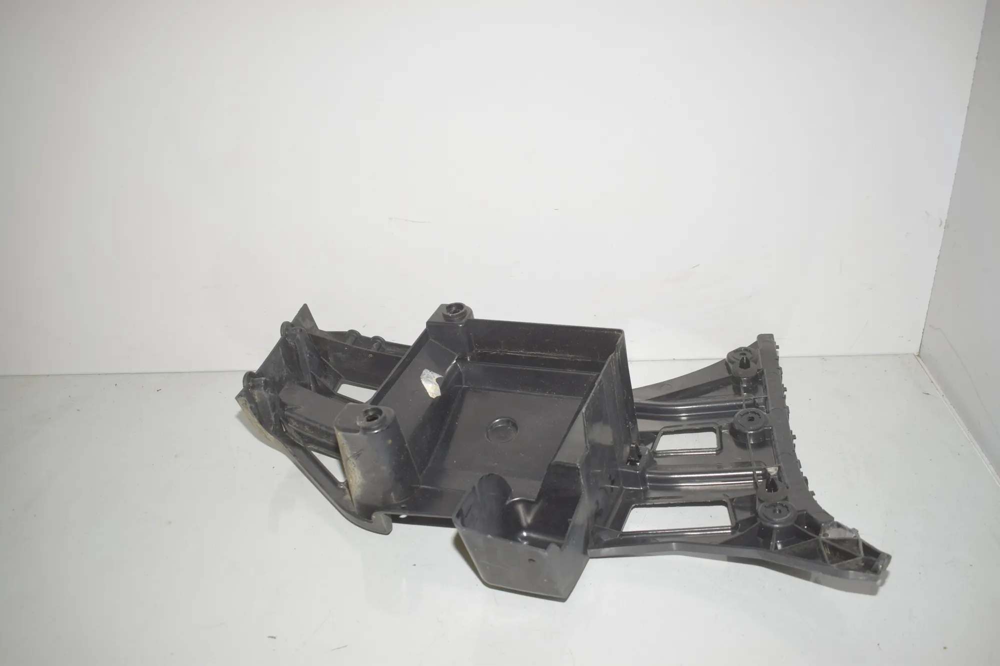 Rear Right Bumper Bracket – OEM 7332318 · BMW X1 (F48) xDrive 20 d 2016 – 2
