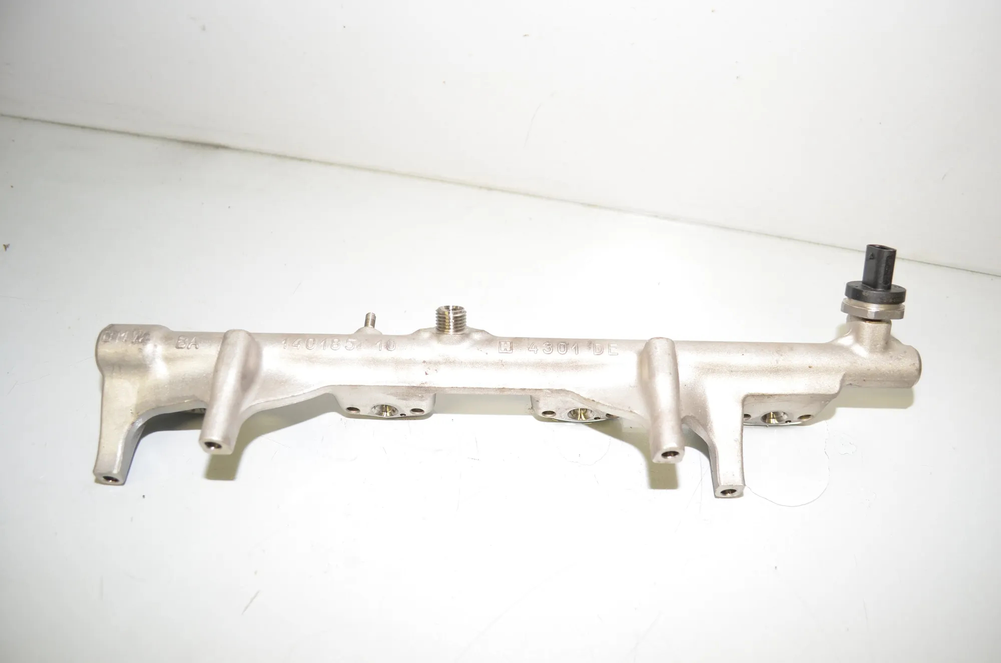 Fuel Rail – OEM 8694198 · BMW 2 Cabrio (F23) 220 i 2017 – 5