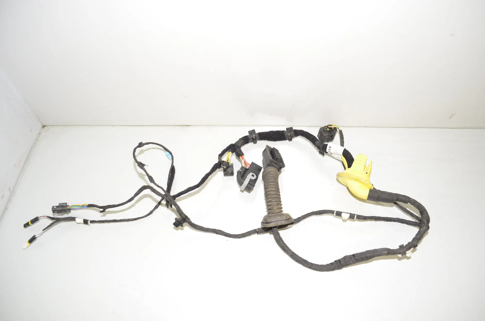 Rear Right Door Wiring – OEM 05AF3F5 · BMW 7 (G70) BMW 7 (G70) 750e xDrive 2023 – 3