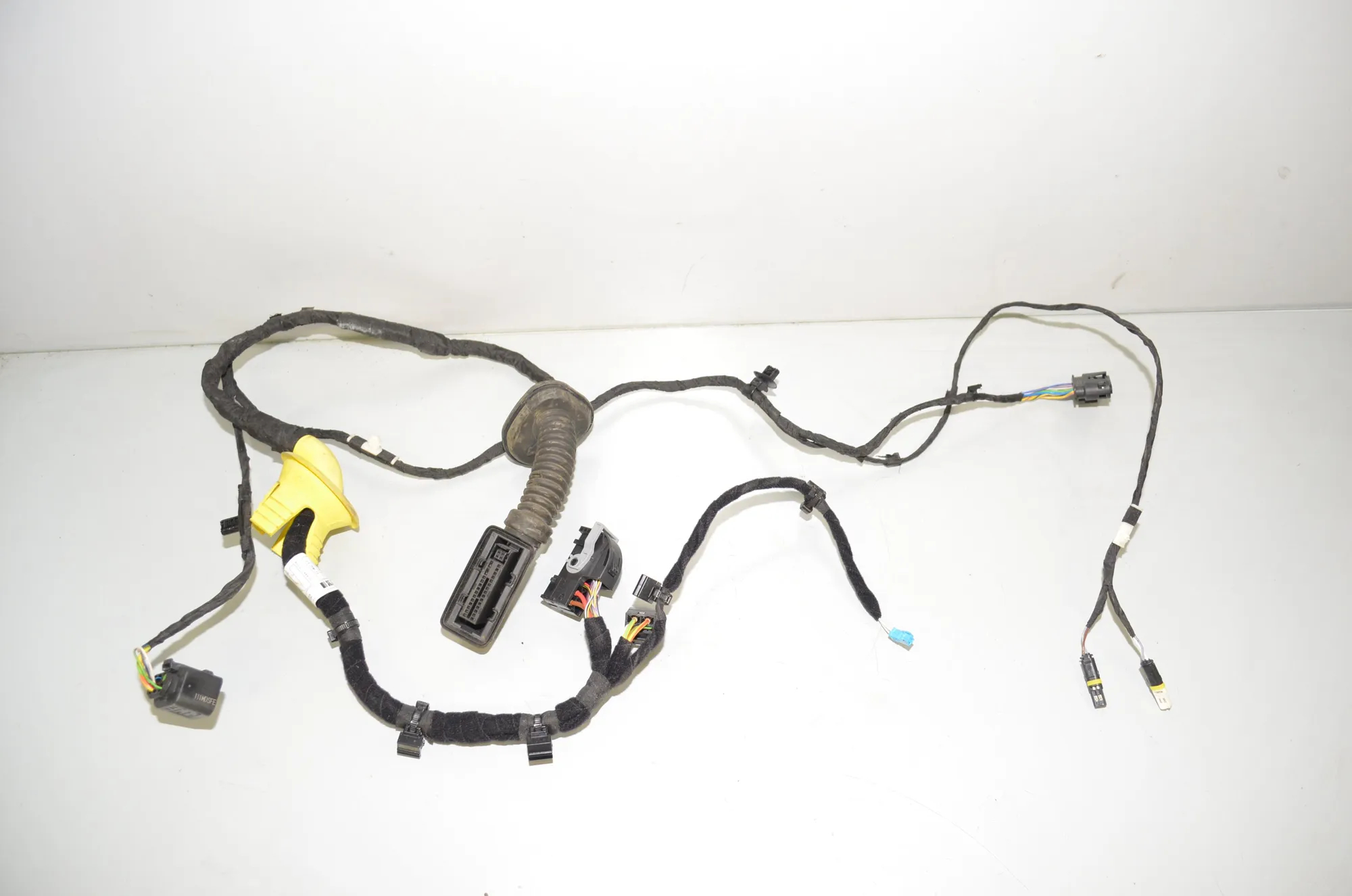Rear Right Door Wiring – OEM 05AF3F5 · BMW 7 (G70) BMW 7 (G70) 750e xDrive 2023 – 2