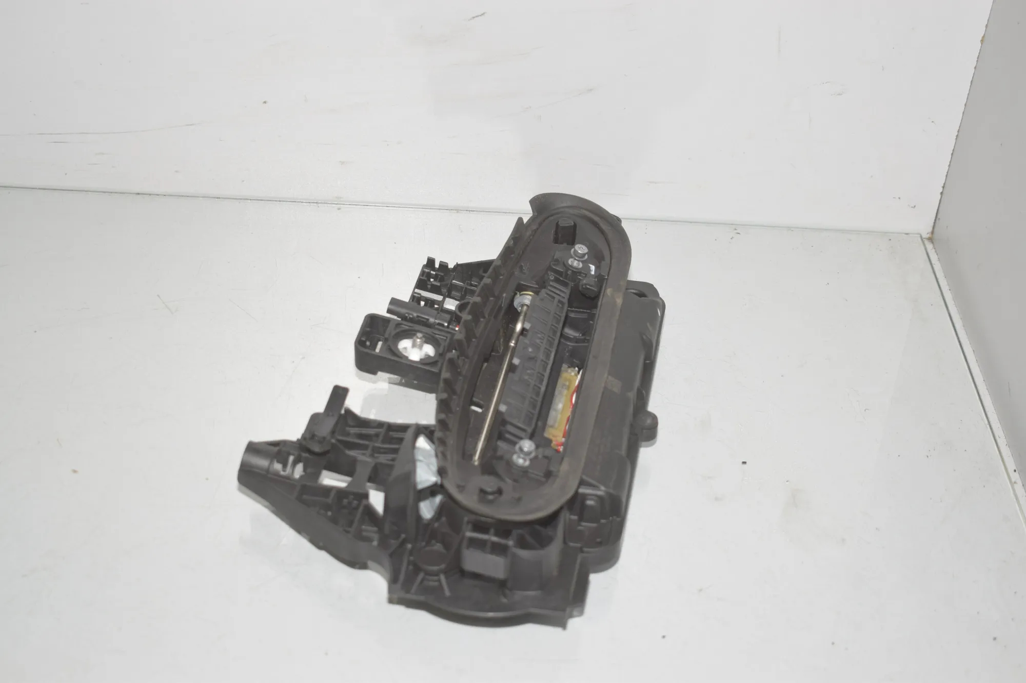 Rear Left Door Interior Handle Frame – OEM 5A68F01 · BMW i4 (G26) BMW i4 (G26) 2023 – 3