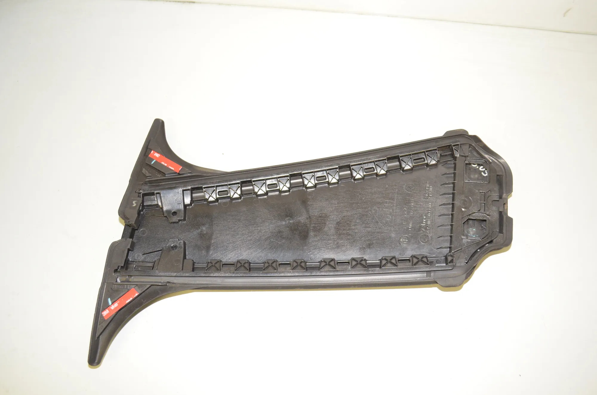 Front Right Door Vertical Trim – OEM 7483005 · BMW i4 (G26) BMW i4 (G26) eDrive35 2023 – 3