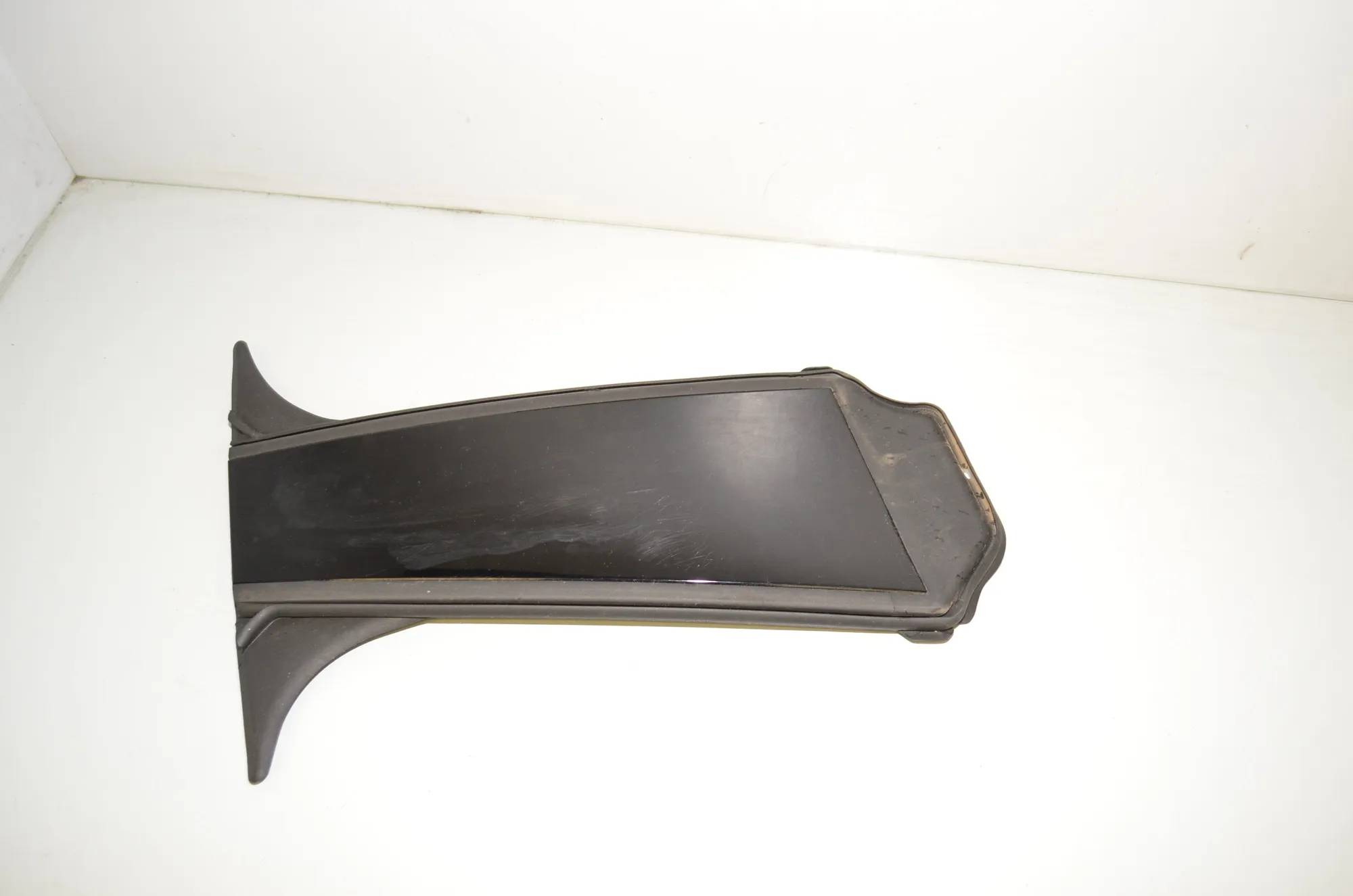 Front Right Door Vertical Trim – OEM 7483005 · BMW i4 (G26) BMW i4 (G26) eDrive35 2023 – 2