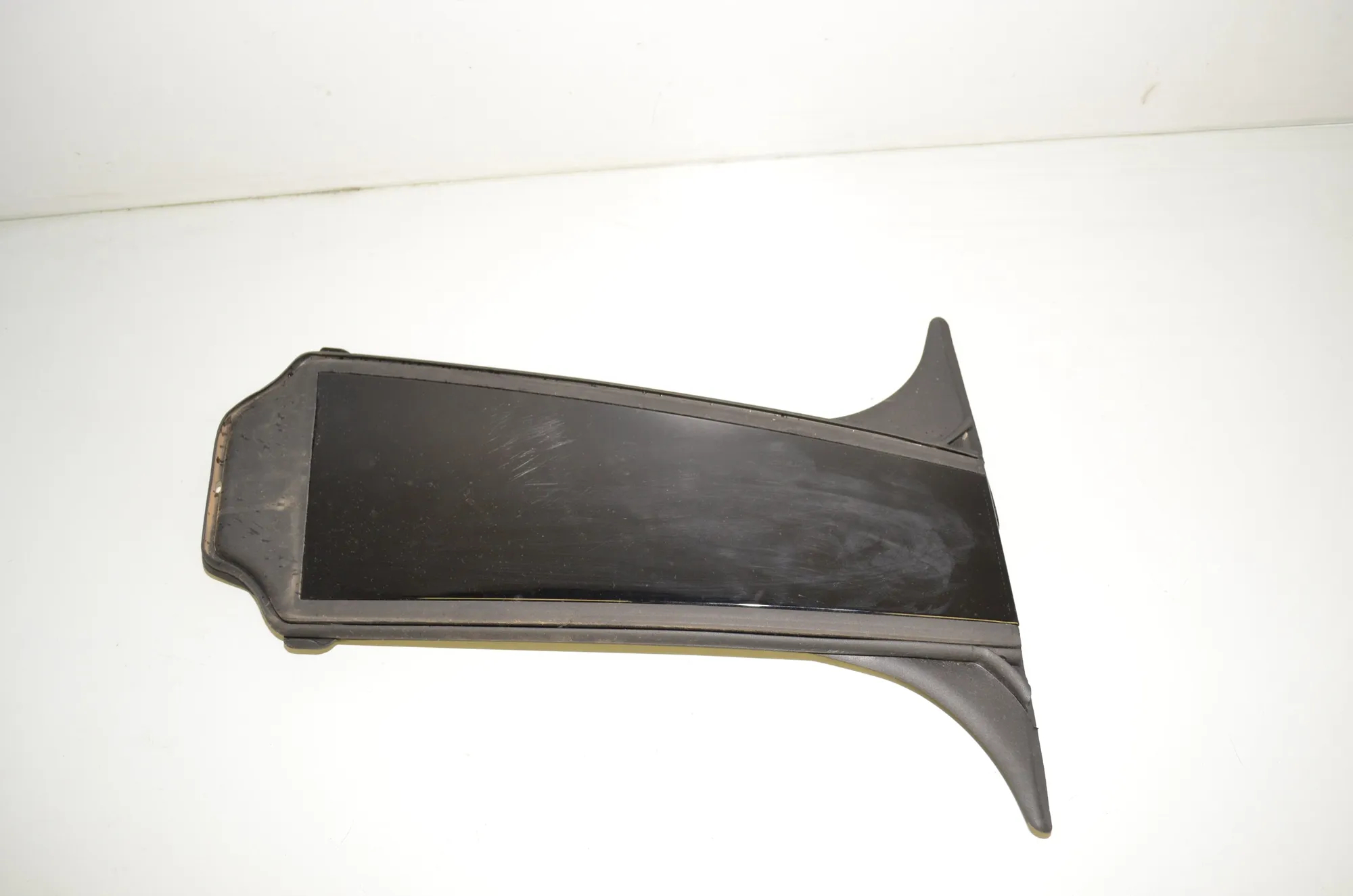 Front Right Door Vertical Trim – OEM 7483005 · BMW i4 (G26) BMW i4 (G26) eDrive35 2023