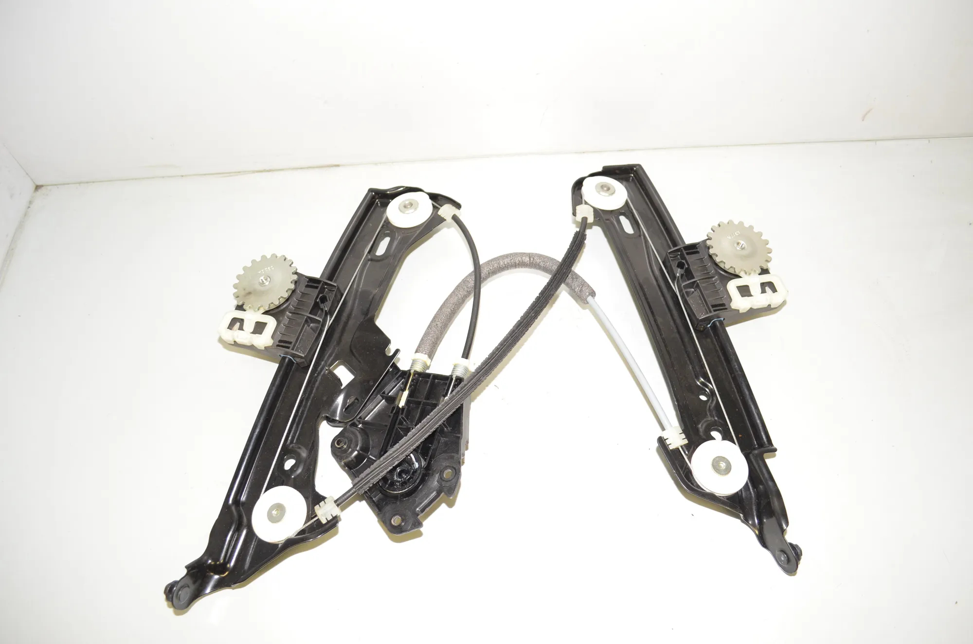 Rear Left Window Regulator – OEM 9854495 · BMW i4 (G26) BMW i4 (G26) eDrive35 2023 – 3