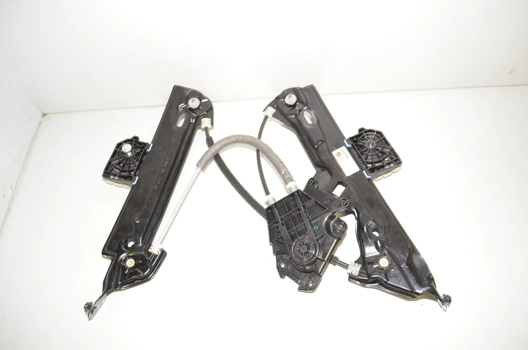 Rear Left Window Regulator – OEM 9854495 · BMW i4 (G26) BMW i4 (G26) eDrive35 2023 – 2