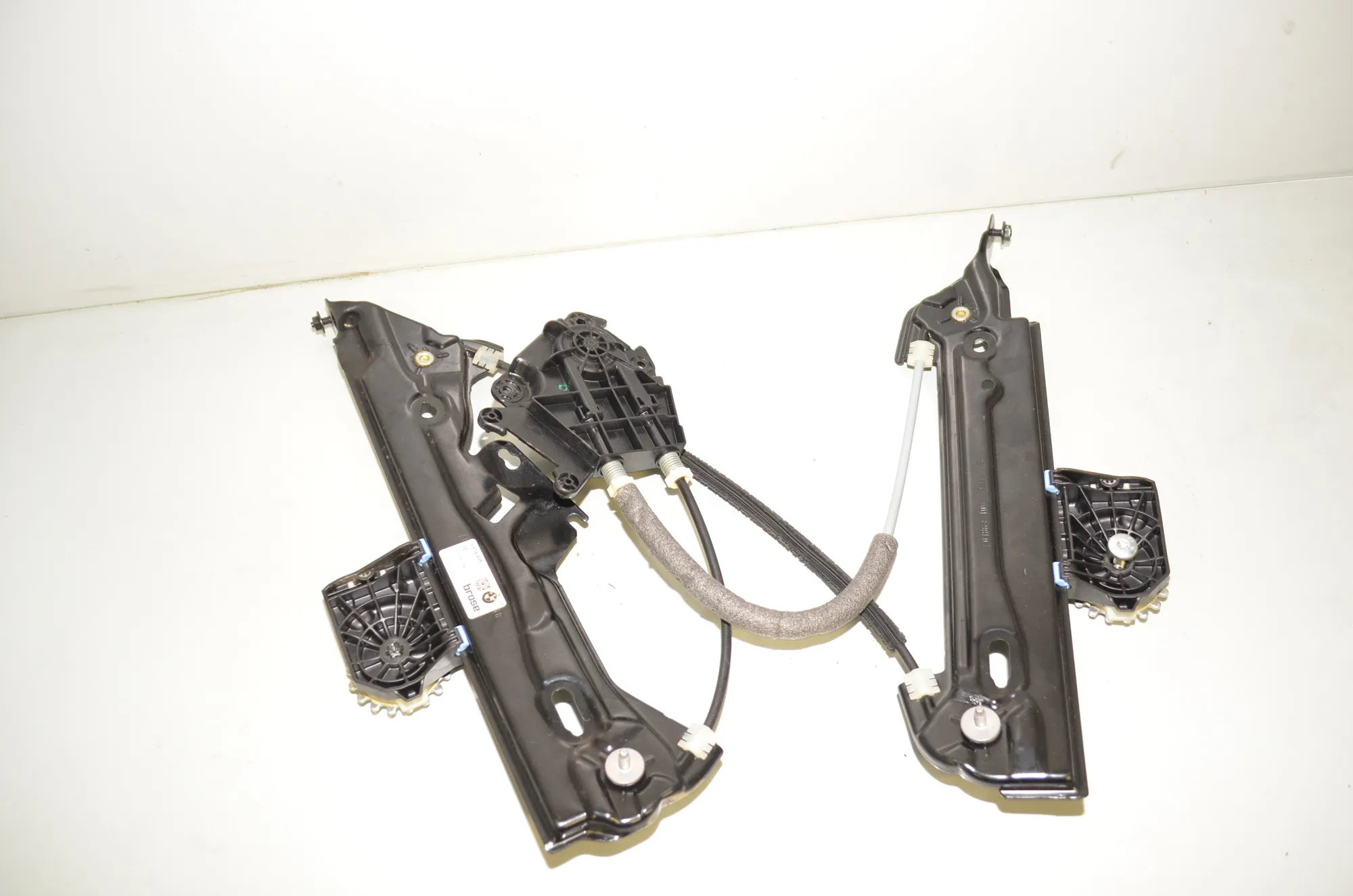 Rear Left Window Regulator – OEM 9854495 · BMW i4 (G26) BMW i4 (G26) eDrive35 2023