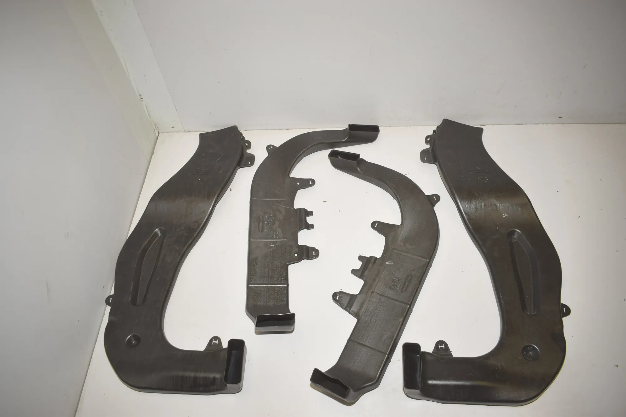 Air Intake Duct Part – OEM 7948160 · BMW iX (I20) BMW iX (I20) xDrive 40 2022 – 2
