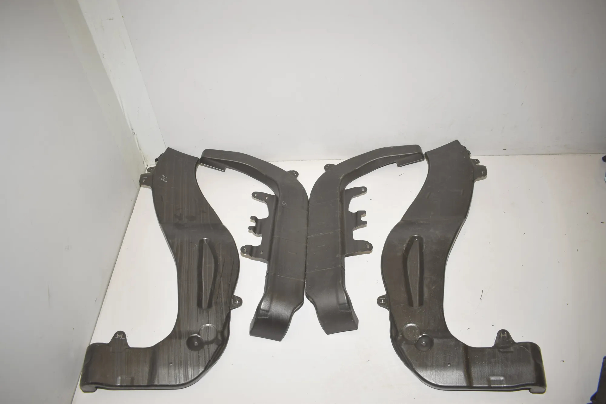 Air Intake Duct Part – OEM 7948160 · BMW iX (I20) BMW iX (I20) xDrive 40 2022 – 3