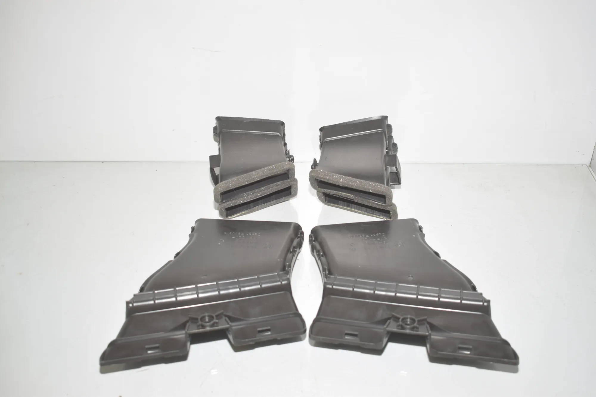 Air Intake Tube – OEM 7947984 · BMW iX (I20) BMW iX (I20) xDrive 40 2022 – 3