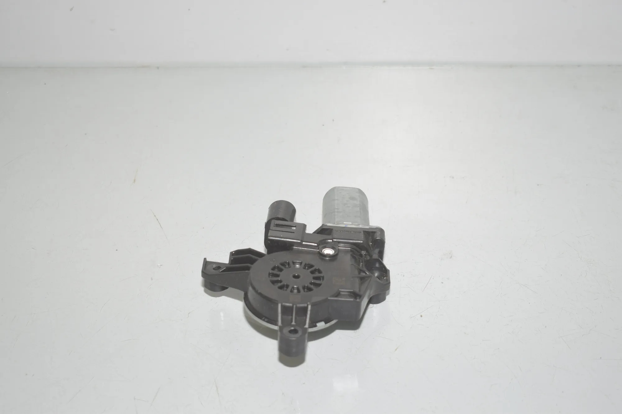 Rear Right Door Window Control Motor – OEM 5A09AF6 · BMW iX (I20) BMW iX (I20) xDrive 40 2022 – 2