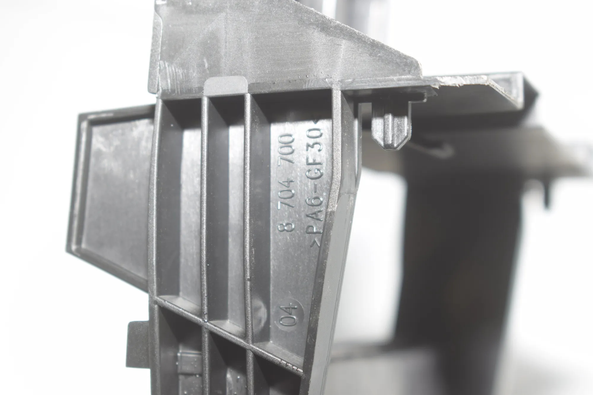 Bracket – OEM 8704700 · BMW iX (I20) BMW iX (I20) xDrive 40 2022 – 5