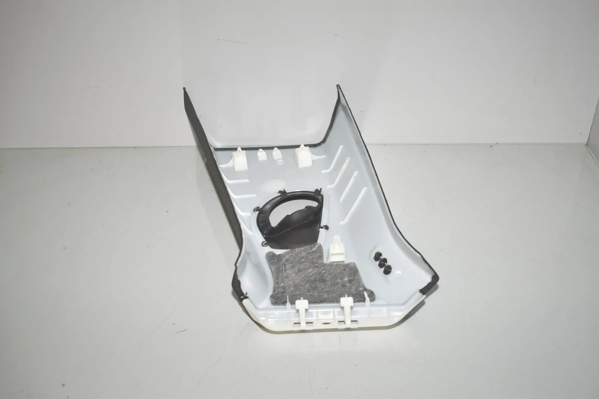 Right Side B Pillar Trim – OEM 5A041C6 · BMW iX (I20) BMW iX (I20) xDrive 40 2022 – 3