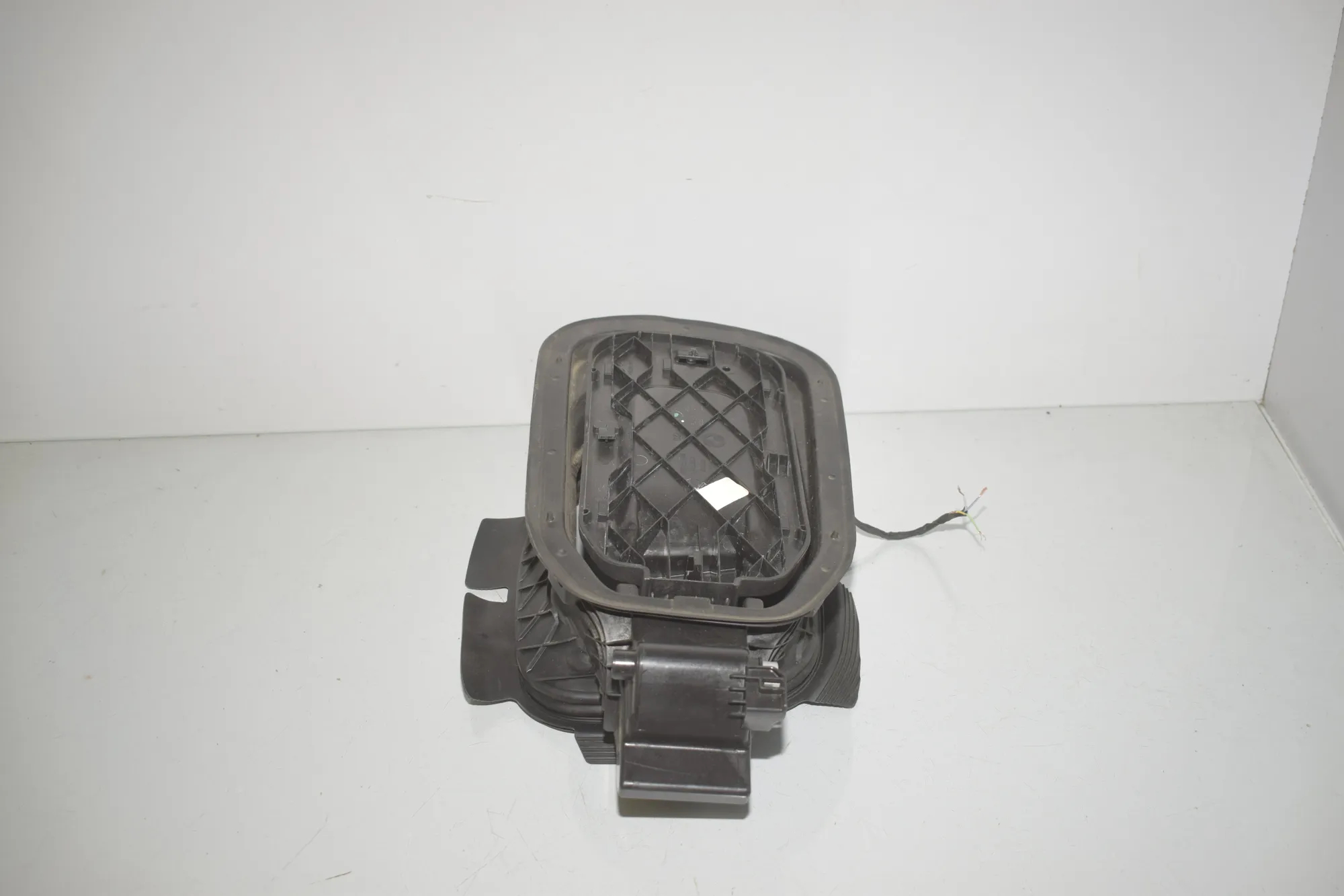 Fuel Tank Flap Cap – OEM 7953712 · BMW iX (I20) BMW iX (I20) xDrive 40 2022 – 2