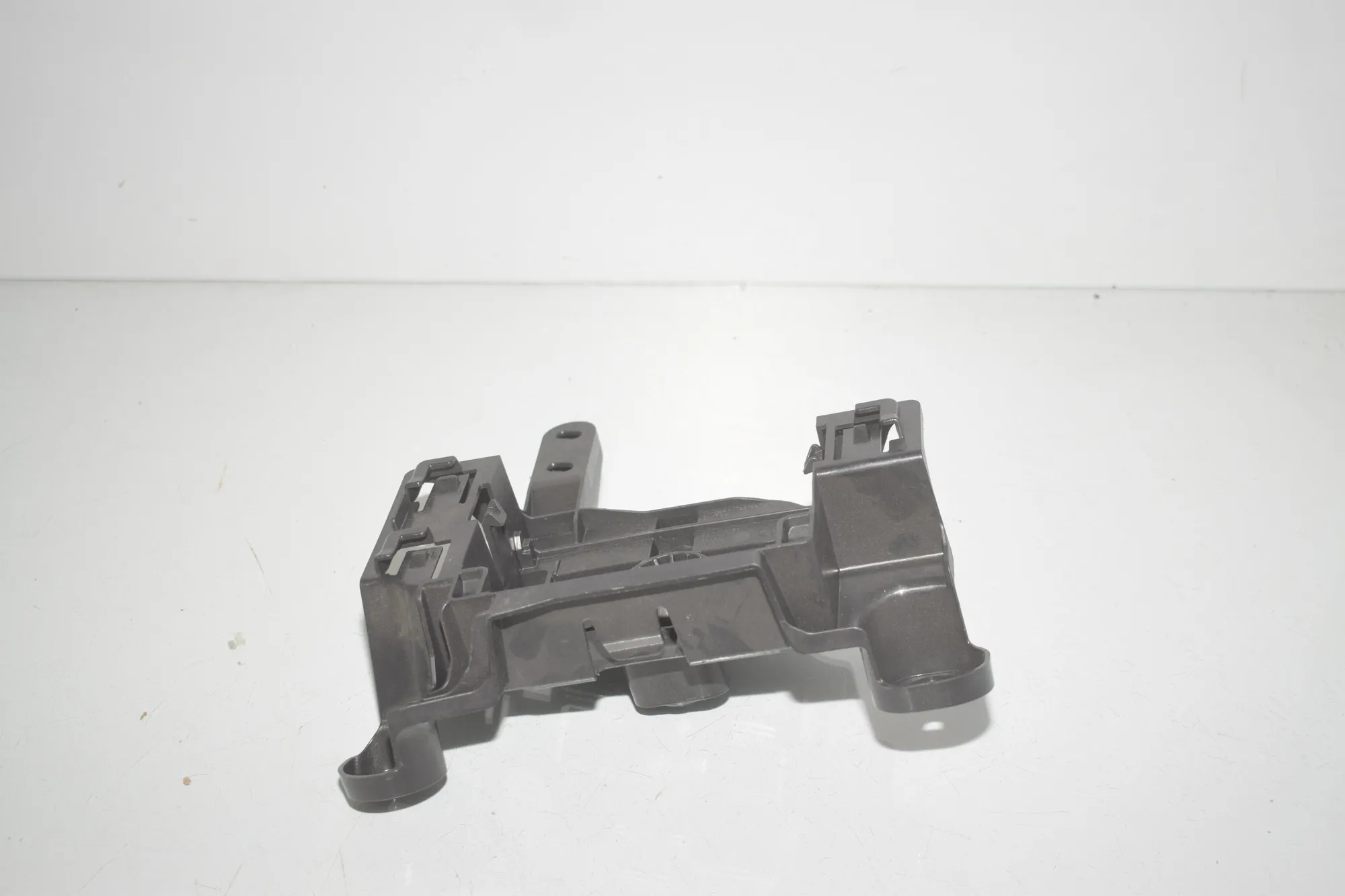 Bracket – OEM 9826665 · BMW iX (I20) BMW iX (I20) xDrive 40 2022