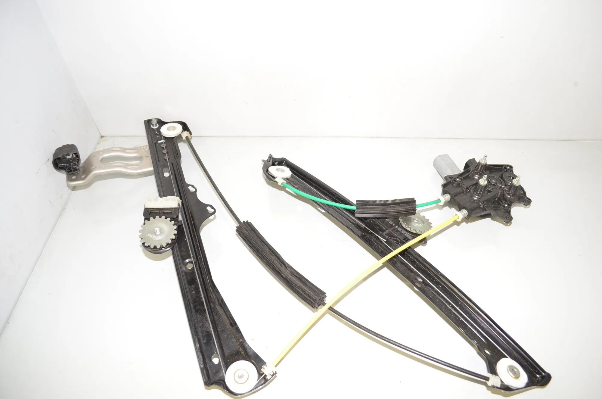 Front Right Door Window Regulator – OEM 7932188 · BMW iX (I20) BMW iX (I20) xDrive 40 2022