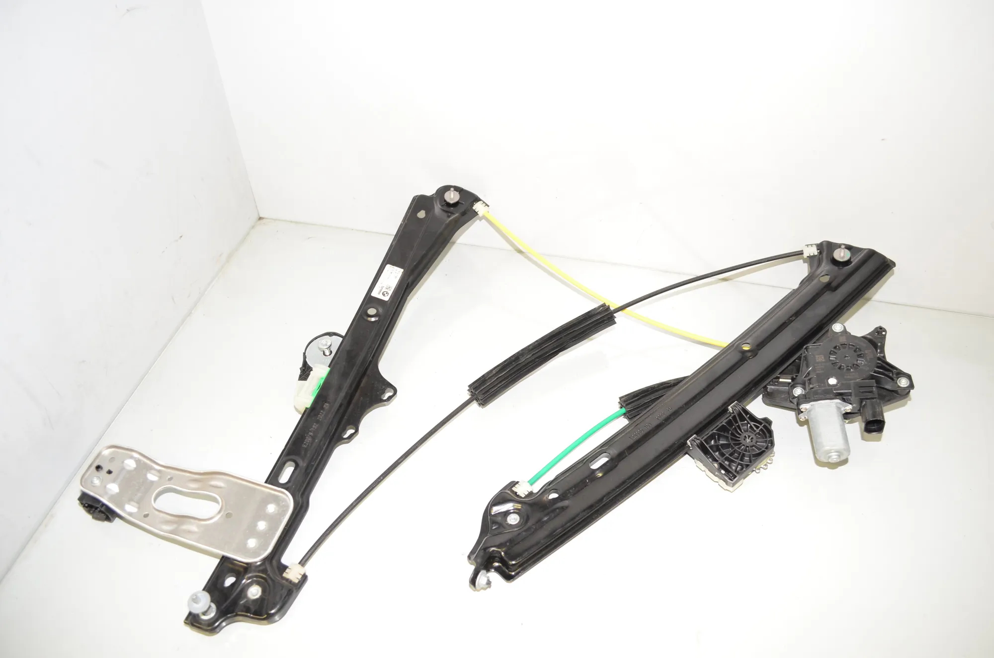Front Right Door Window Regulator – OEM 7932188 · BMW iX (I20) BMW iX (I20) xDrive 40 2022 – 4