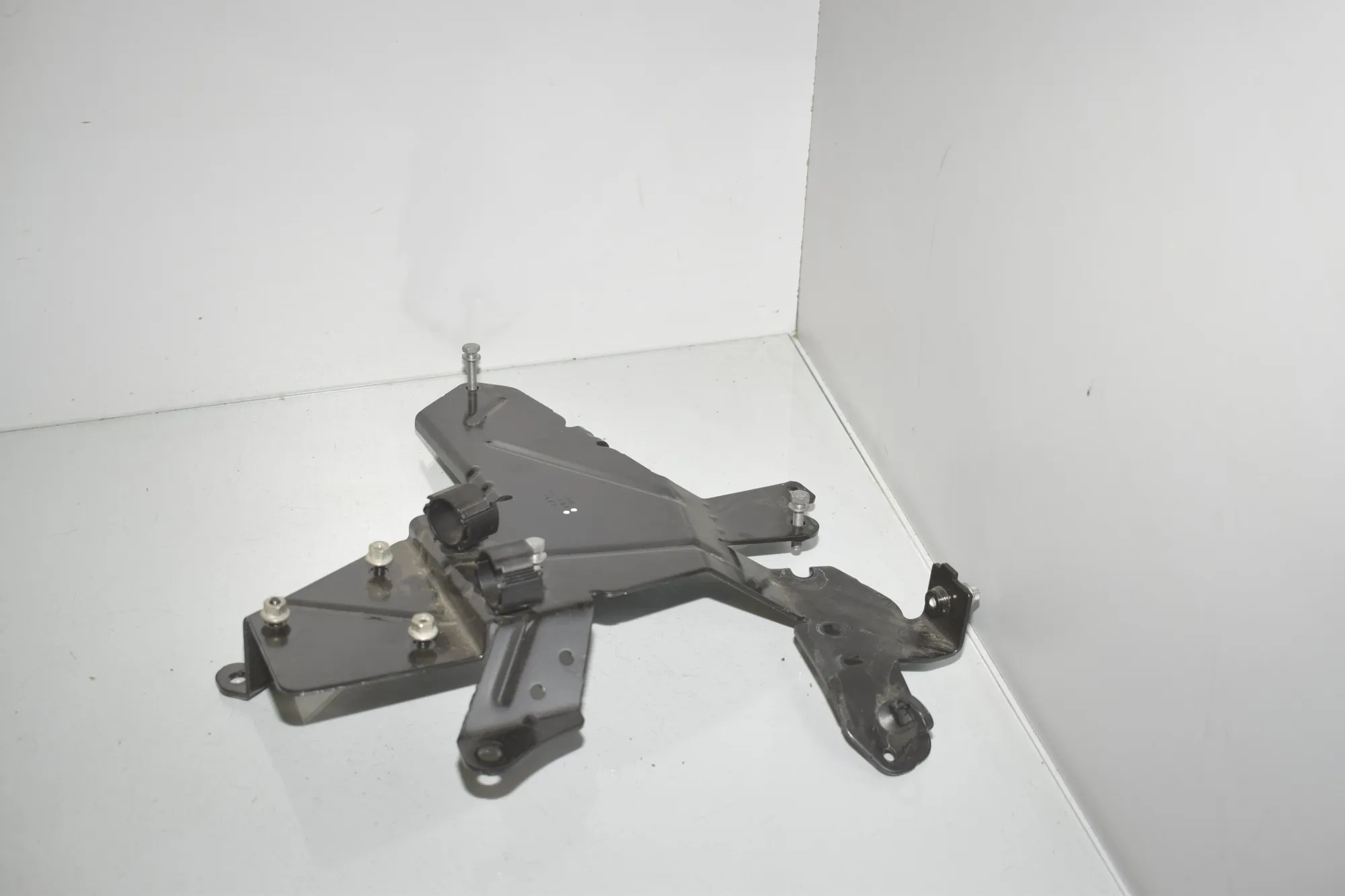 Bracket – OEM 9871215 · BMW iX (I20) BMW iX (I20) xDrive 40 2022 – 4