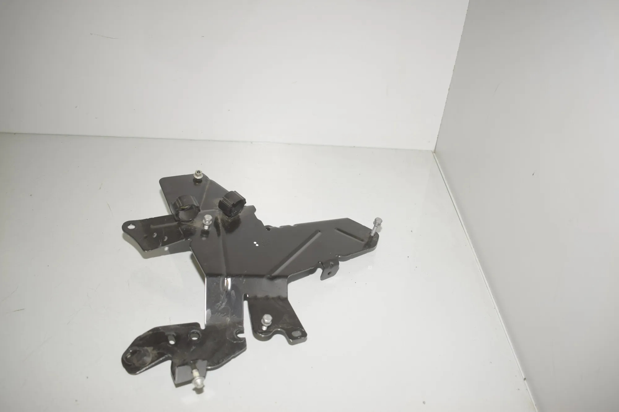 Bracket – OEM 9871215 · BMW iX (I20) BMW iX (I20) xDrive 40 2022 – 3