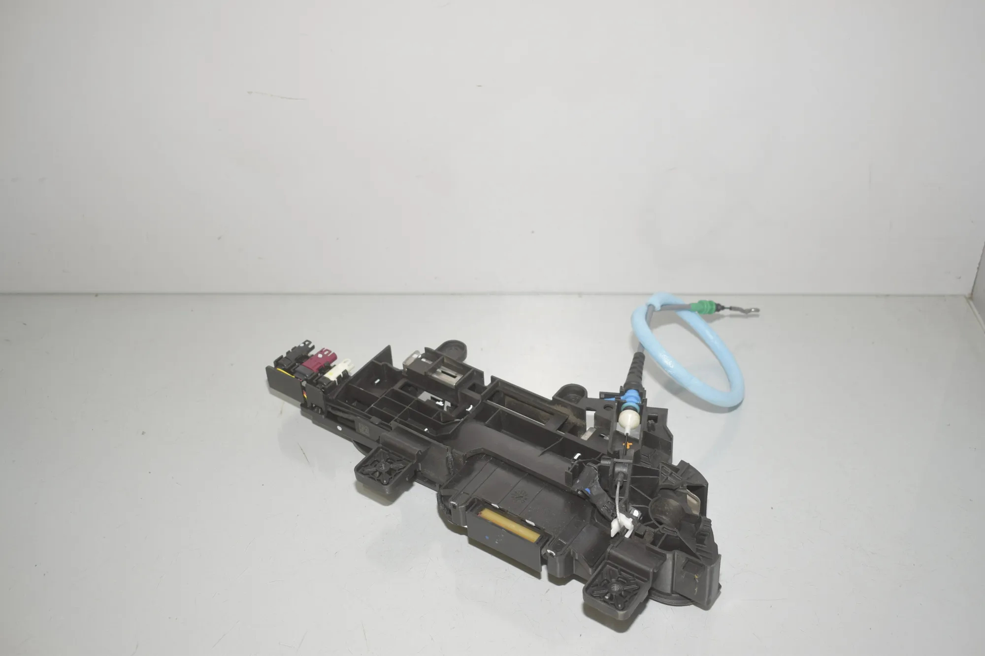 Front Left Door Interior Handle Frame – OEM 5A50AC1 · BMW iX (I20) BMW iX (I20) xDrive 40 2022 – 4