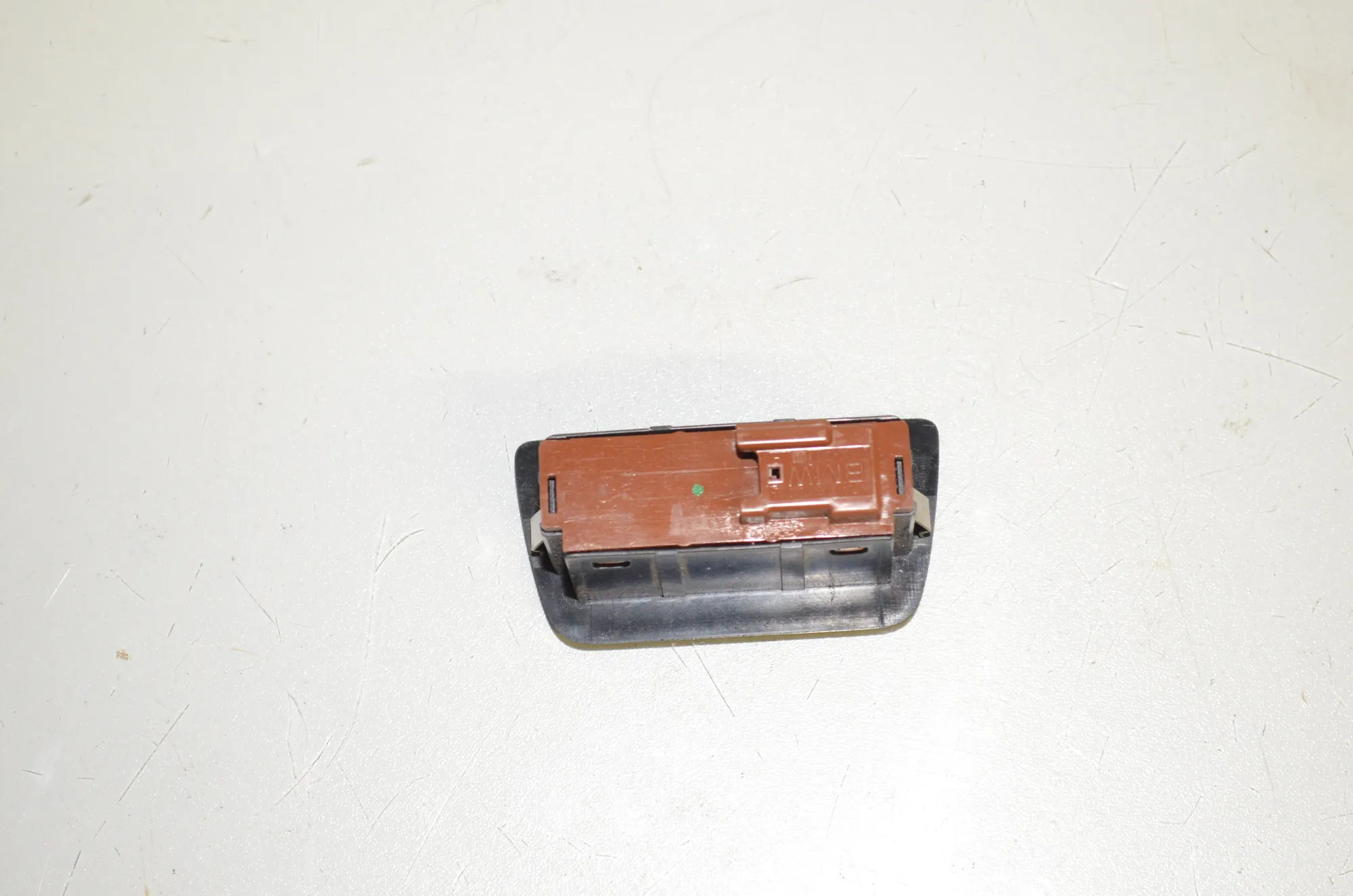 Tailgate Open Switch – OEM 5A1B2F9 · BMW iX (I20) BMW iX (I20) xDrive 40 2022 – 3