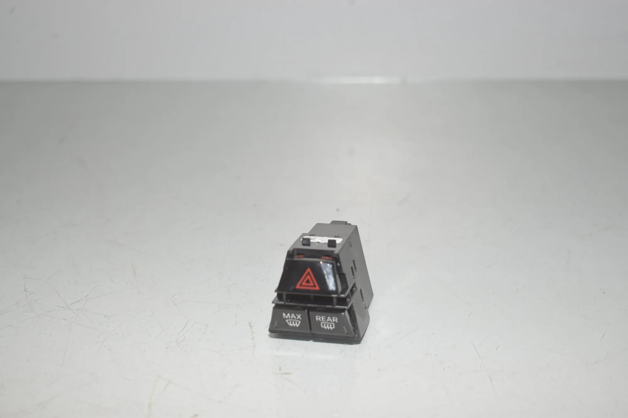 Hazard Button – OEM 5A500B7 · BMW iX (I20) BMW iX (I20) xDrive50 2023 – 2