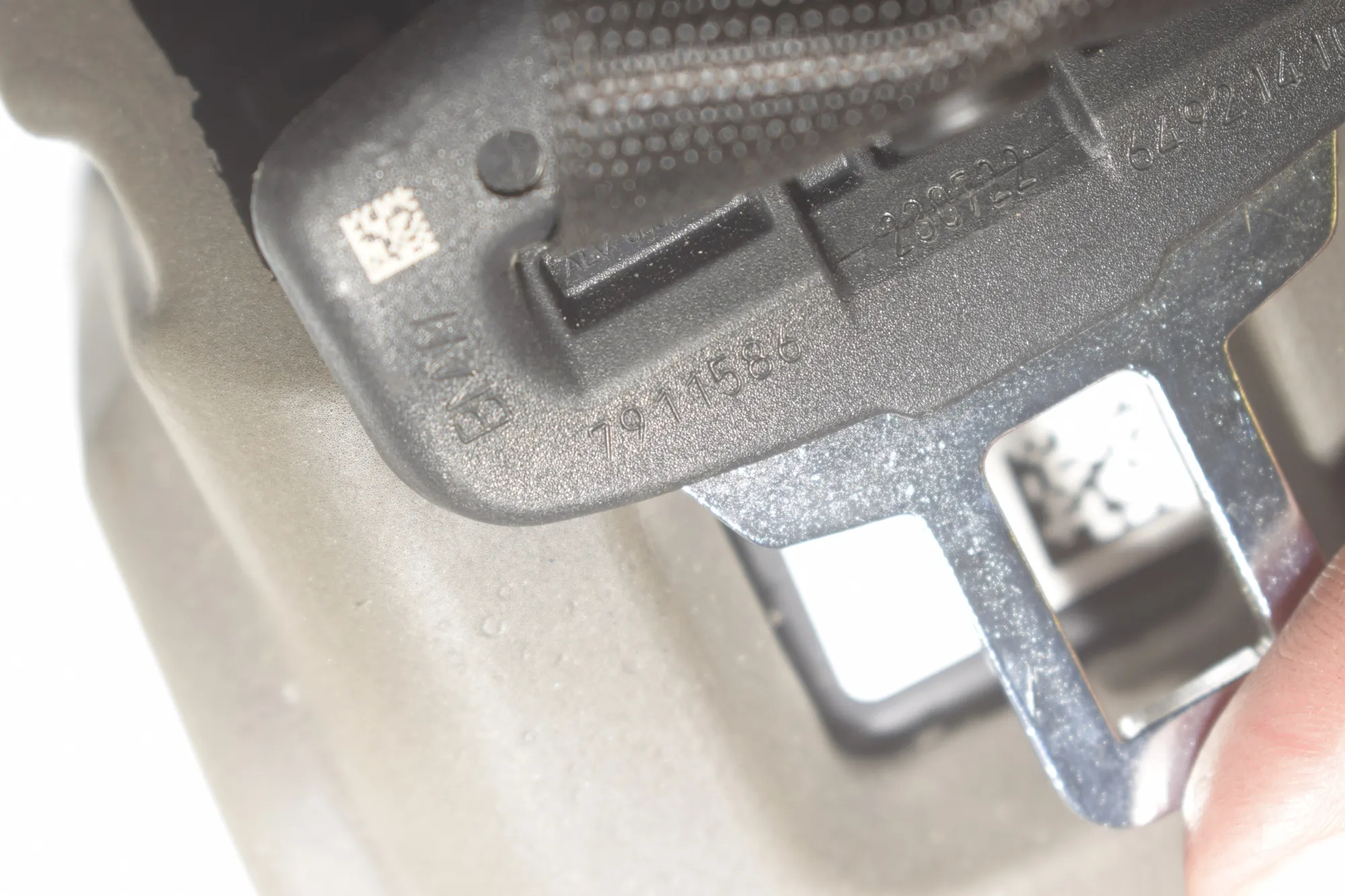 Rear Left Seatbelt – OEM 7911586 · BMW iX (I20) BMW iX (I20) xDrive50 2023 – 5