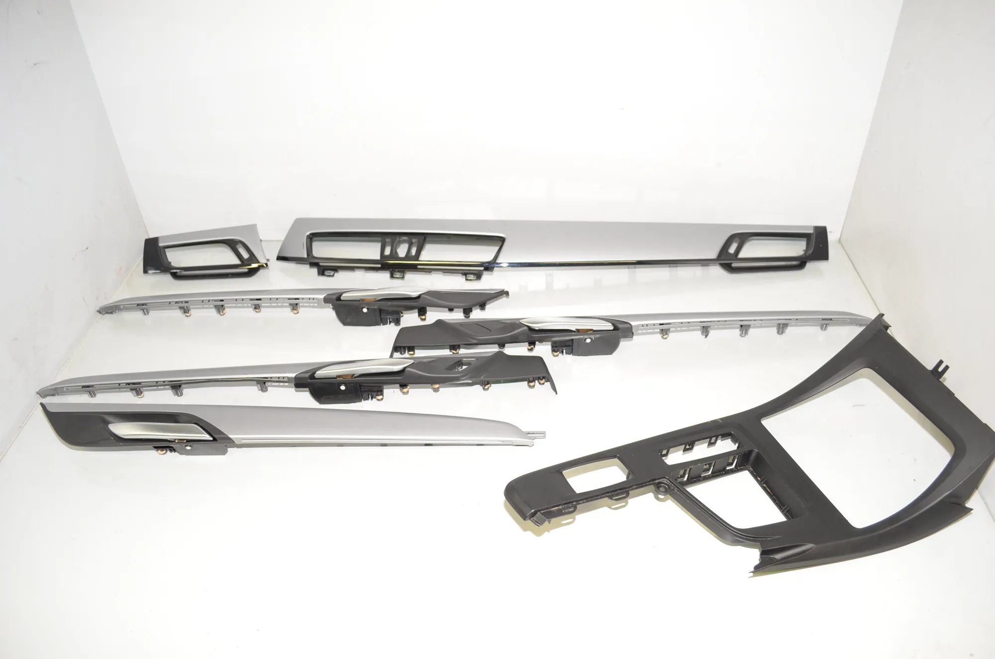 Interior Trim Strips Kit – OEM 9388422 · BMW X1 (F48) xDrive 20 d 2016 – 3