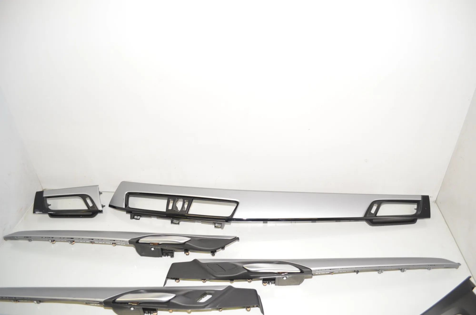 Interior Trim Strips Kit – OEM 9388422 · BMW X1 (F48) xDrive 20 d 2016 – 2