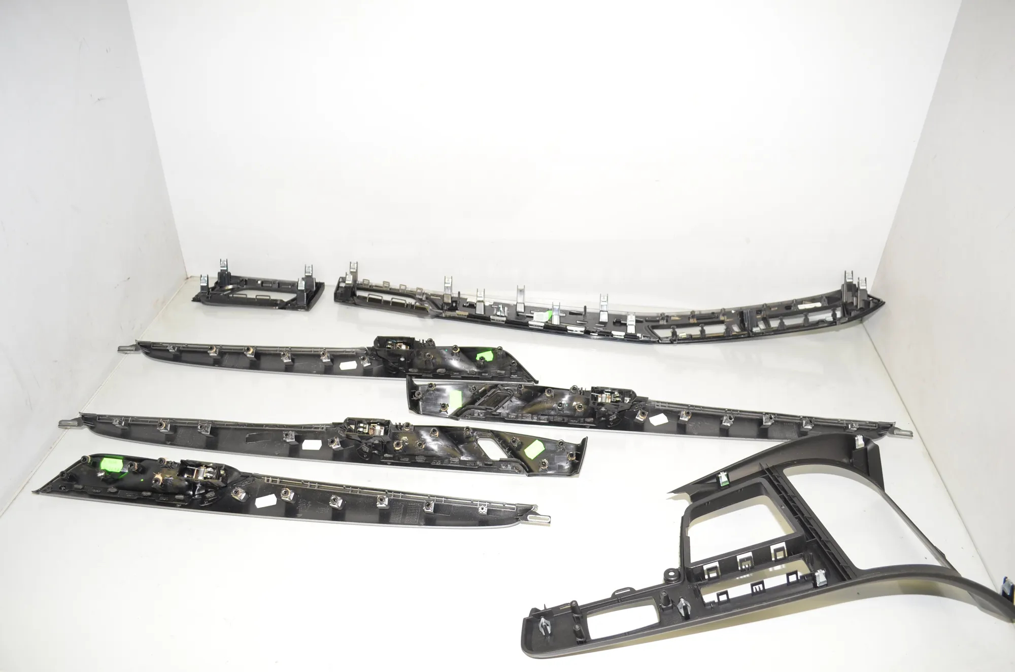 Interior Trim Strips Kit – OEM 9388422 · BMW X1 (F48) xDrive 20 d 2016 – 4