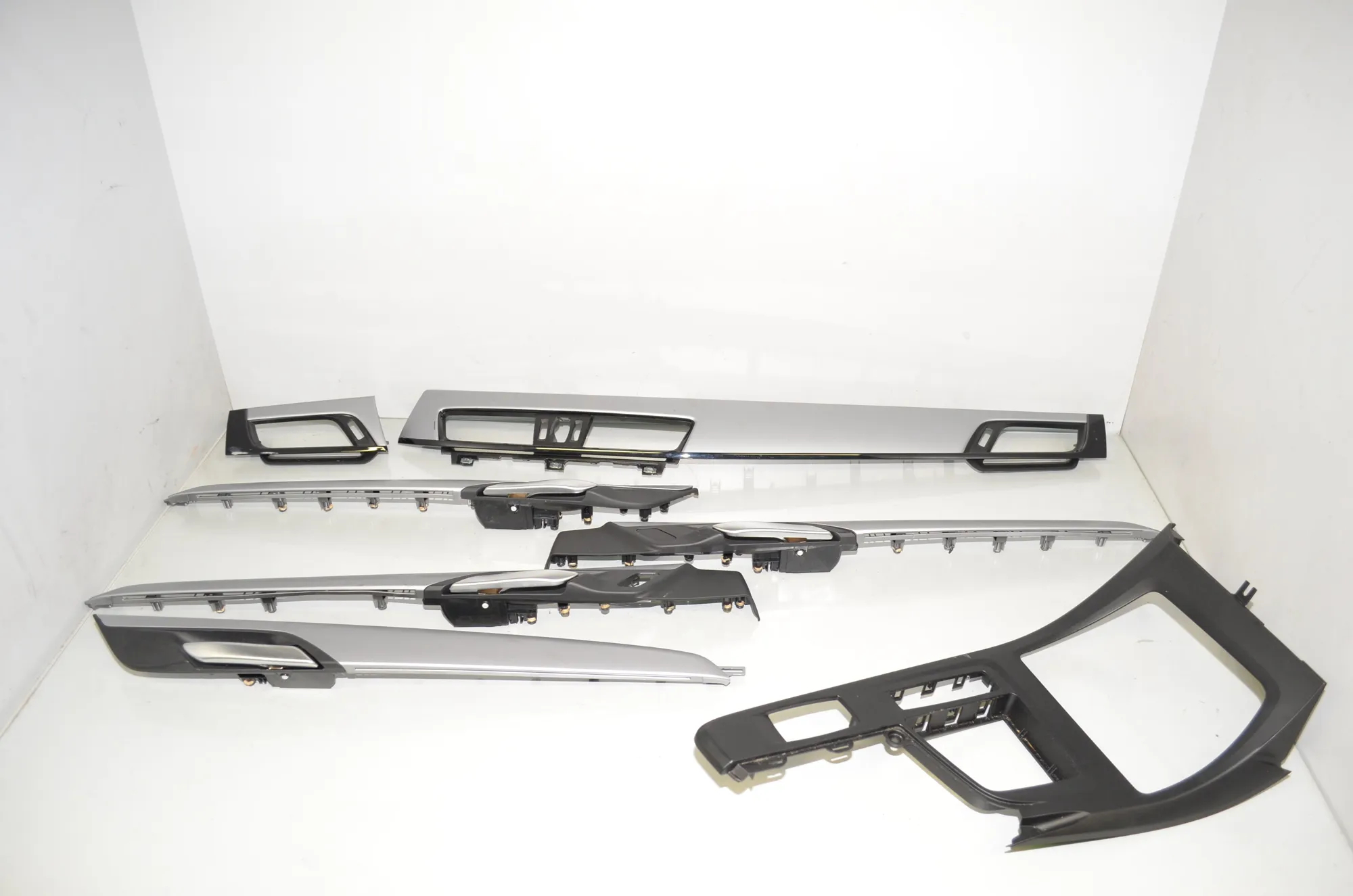 Interior Trim Strips Kit – OEM 9388422 · BMW X1 (F48) xDrive 20 d 2016