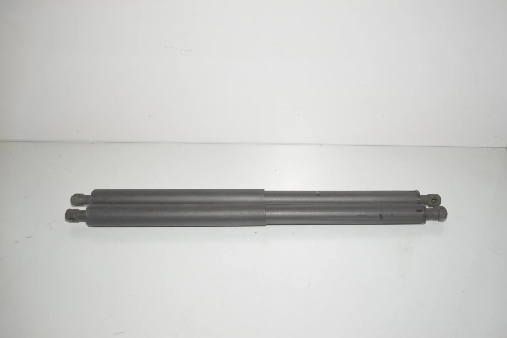 Right Side Tailgate Gas Strut – OEM 7412407 · BMW X1 (F48) xDrive 20 d 2016