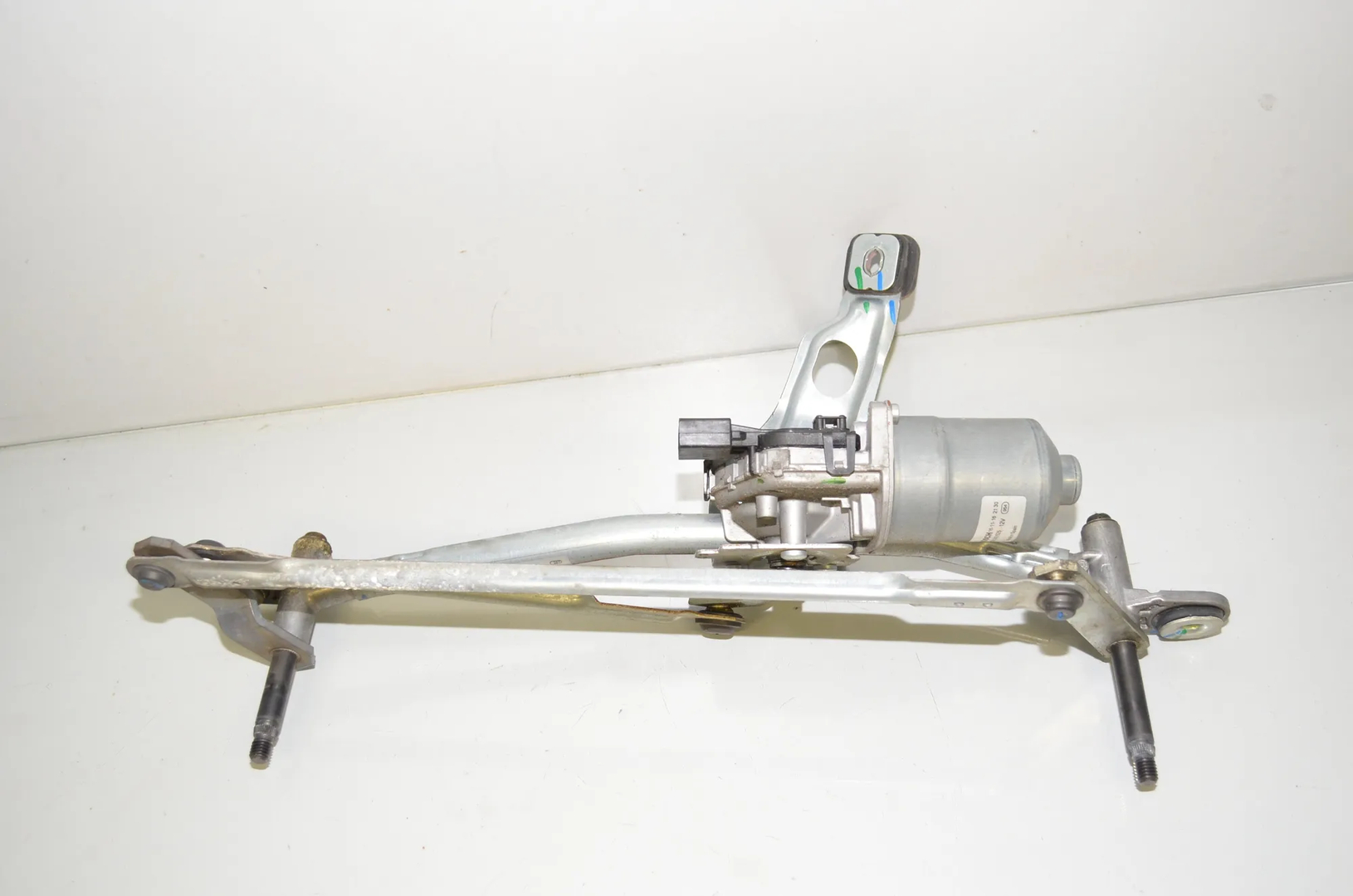 Front Windshield Wiper Mechanism – OEM 7350657 · BMW X1 (F48) xDrive 20 d 2016 – 4