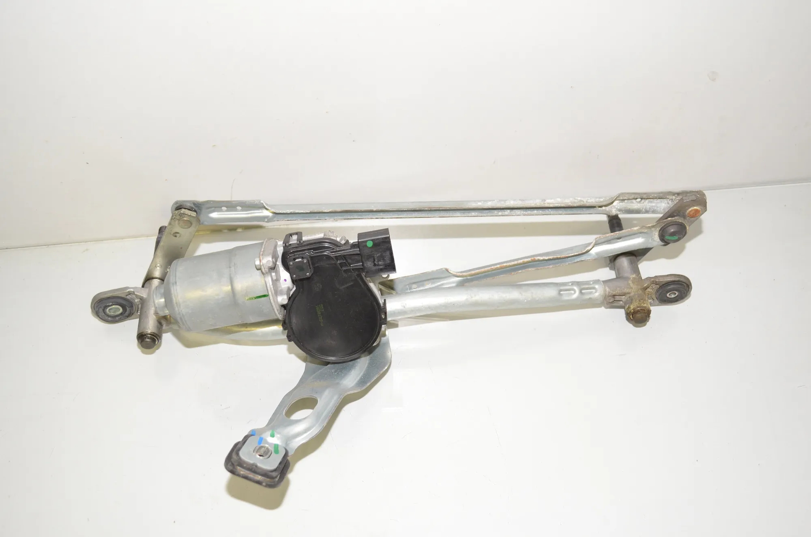 Front Windshield Wiper Mechanism – OEM 7350657 · BMW X1 (F48) xDrive 20 d 2016 – 2