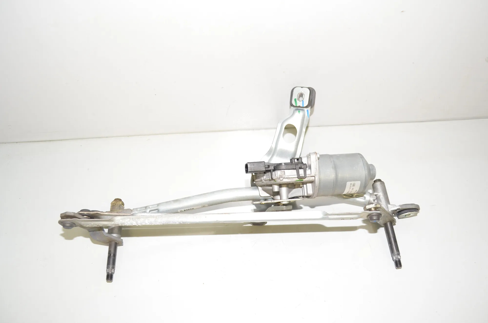 Front Windshield Wiper Mechanism – OEM 7350657 · BMW X1 (F48) xDrive 20 d 2016