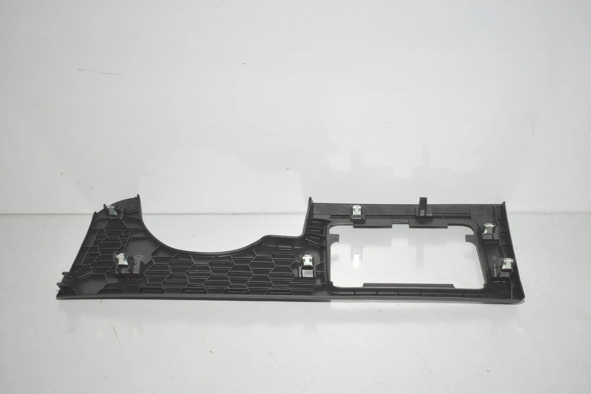 Dashboard Lower Trim – OEM 6822057 · BMW X1 (F48) xDrive 20 d 2016 – 3