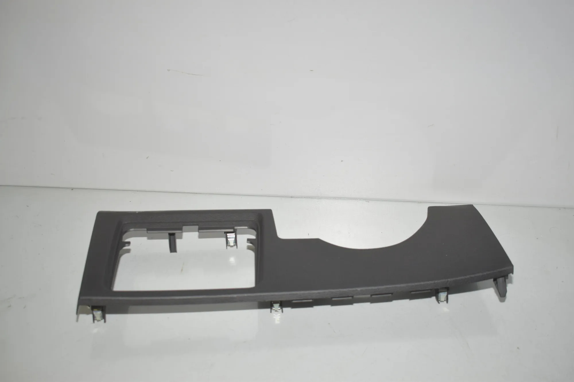 Dashboard Lower Trim – OEM 6822057 · BMW X1 (F48) xDrive 20 d 2016