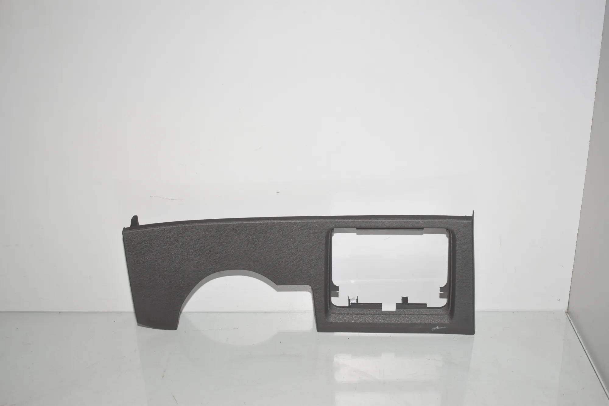 Dashboard Lower Trim – OEM 6822057 · BMW X1 (F48) xDrive 20 d 2016 – 2